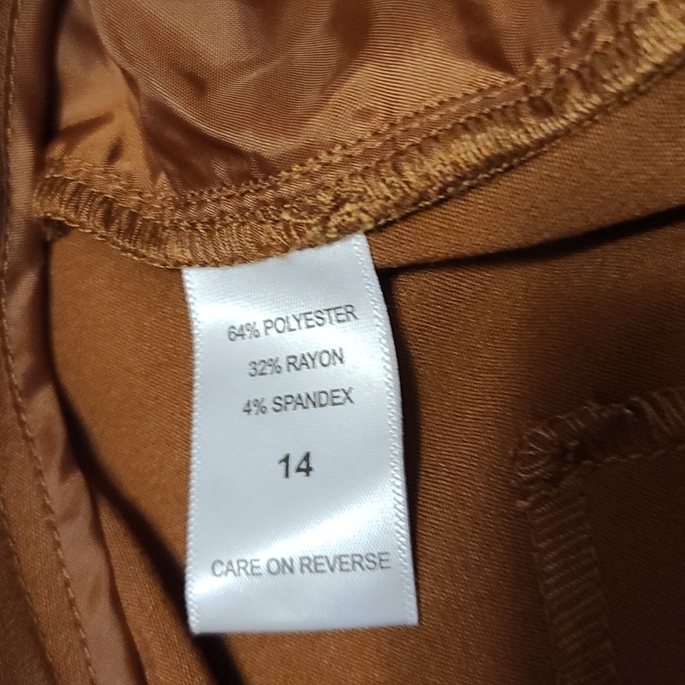 Women's Clothing - Picture 4 of 6